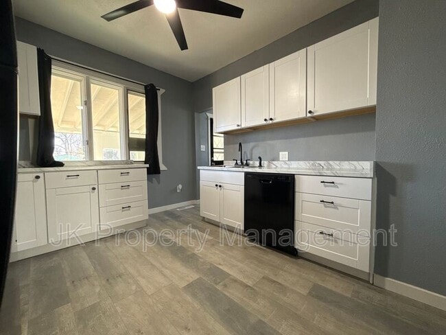 Building Photo - 1512 3rd Ave N