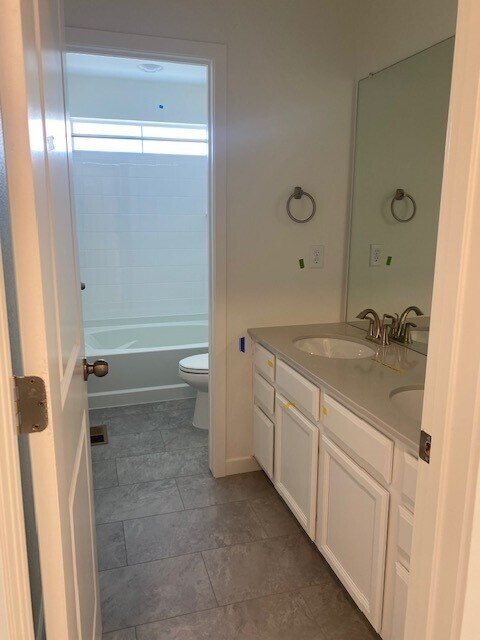 guest bath - 11000 Uvalda St