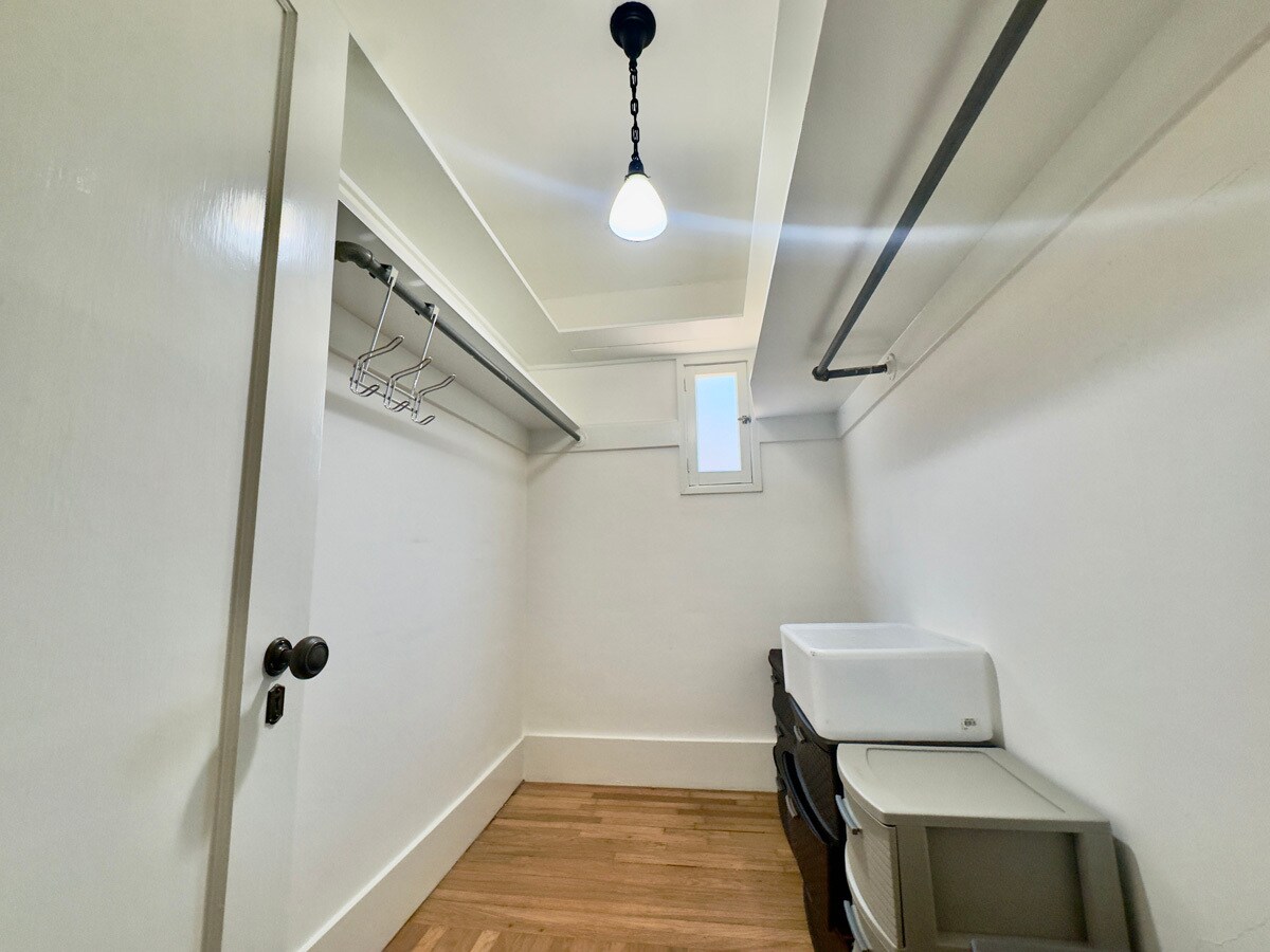 Building Photo - 2309 Derby St