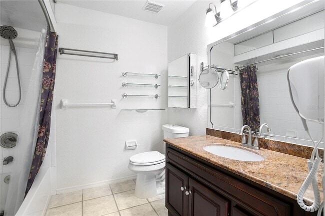 Building Photo - 13815 Fairway Island Dr