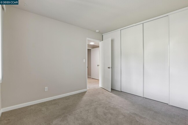 Building Photo - 1035 Alta Mesa Dr