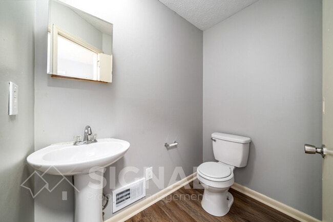 Building Photo - 816 86th Pl S