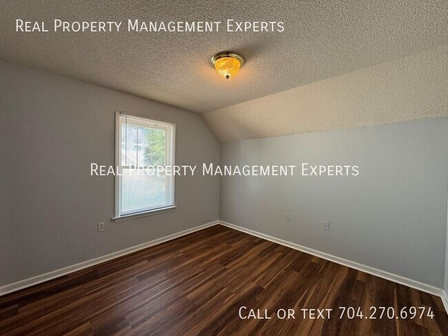 Building Photo - 507 Brookwood St