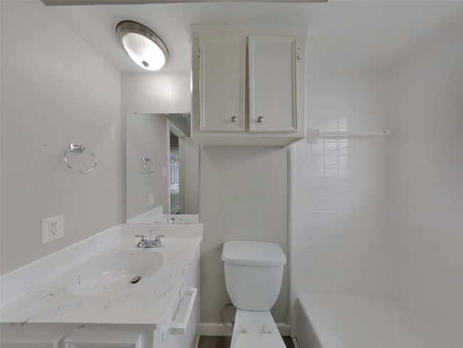 Building Photo - 16311 Green Shade Dr