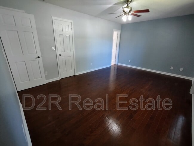 Building Photo - 1121 Branigin Creek Ct