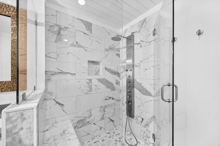 Building Photo - 17735 Front Beach Rd