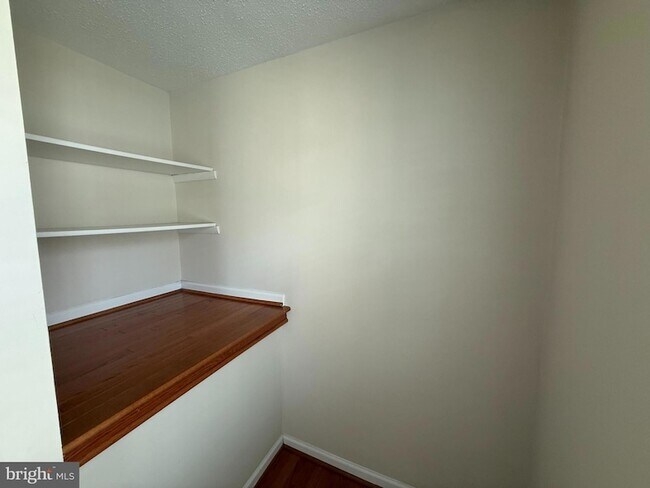 Building Photo - 3288 Wyndale Ct