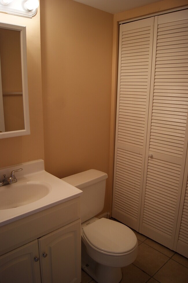 Building Photo - Charming 3 Bedroom/1.5 Bathroom Townhome in Edgewood, MD!