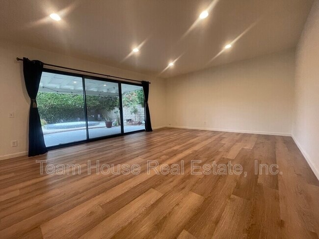 Building Photo - 23423 Vía Boscana