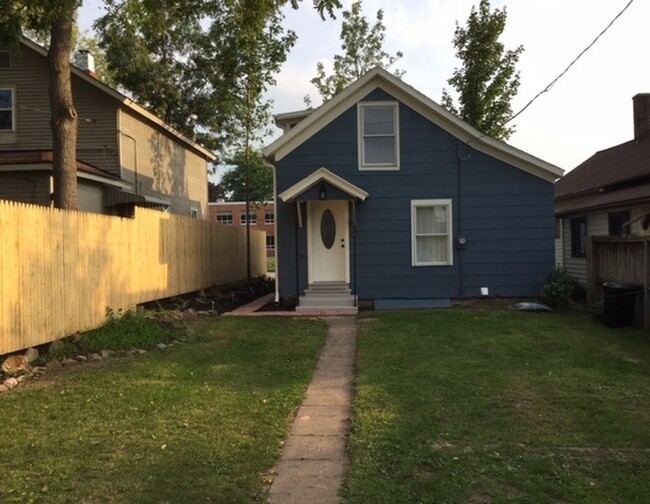 Building Photo - 2 bed 1 bath Single Family Home in Wausau