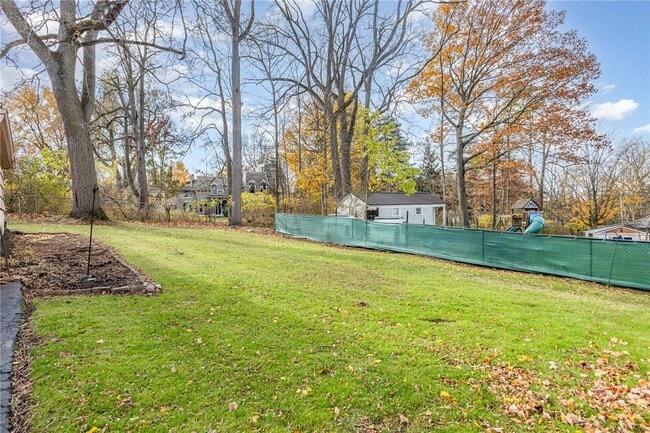 Building Photo - 16 Summit St