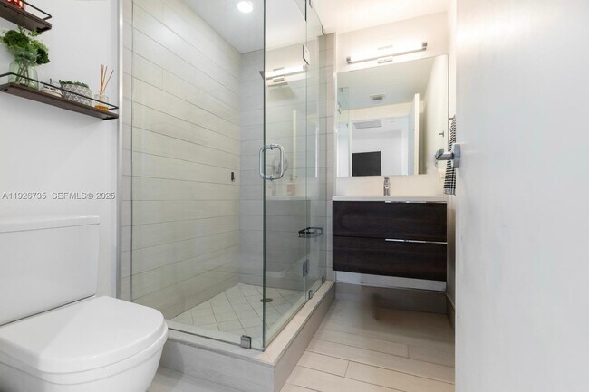 Building Photo - 9940 W Bay Harbor Dr