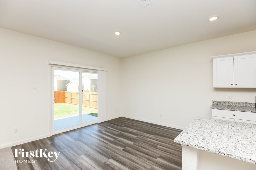 Building Photo - 8356 Hawkview Dr