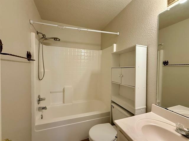 Building Photo - 8166 Berkshire Dr