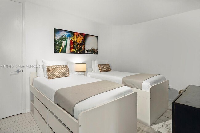 Building Photo - 2201 Collins Ave