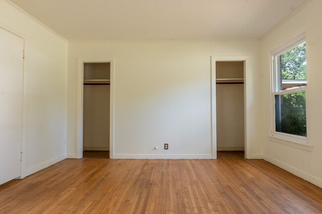 Building Photo - Location!! Deep in the heart of Tyler!