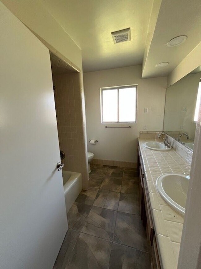 Building Photo - 8900 Campus Park Ct