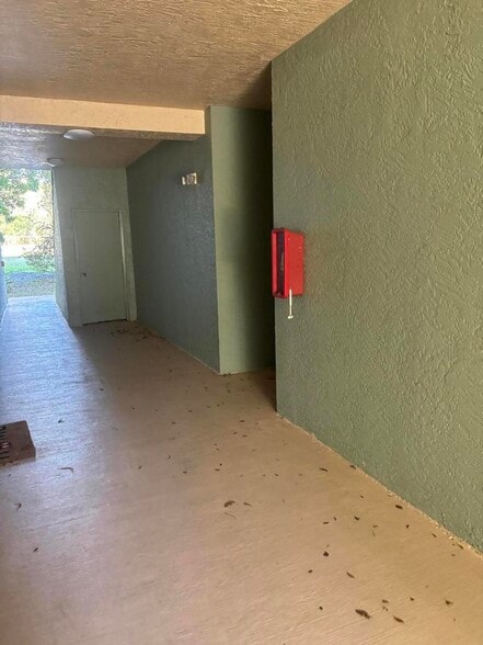 Building Photo - 350 Crestwood Cir