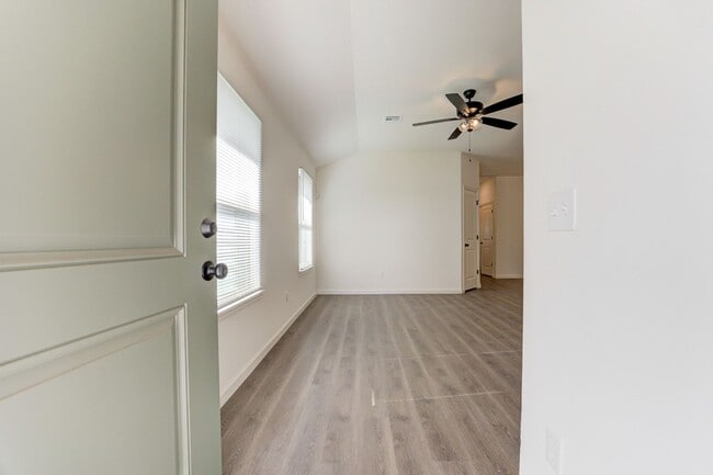 Building Photo - New Construction-Never Lived in Duplex, Pe...