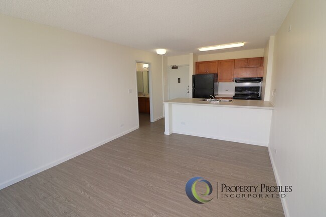 Building Photo - 1 Bedroom 1 Bath unit in The Highlander with 2 Parking - Available June 1st