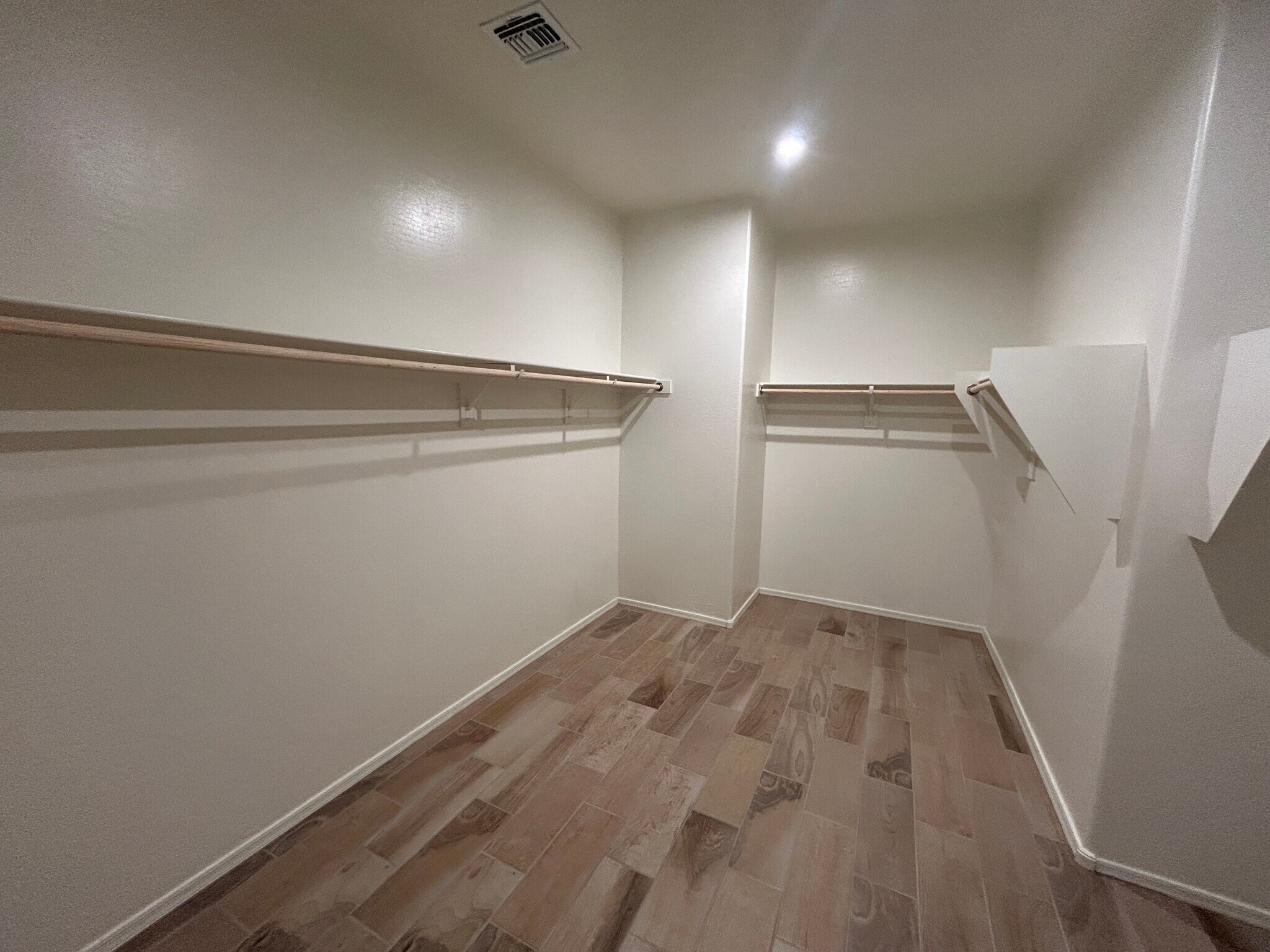 Building Photo - 22461 E Mewes Rd
