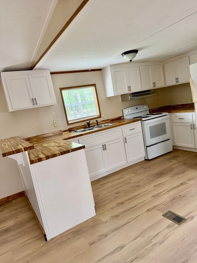 Building Photo - 2 Bed/1 Bath Mobile Home