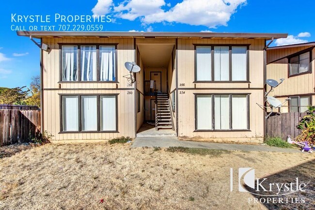 Building Photo - Spacious upstairs 3 bedroom unit