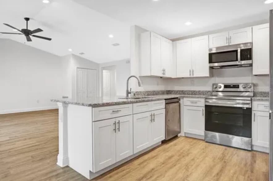 Building Photo - 415 Lark Ct