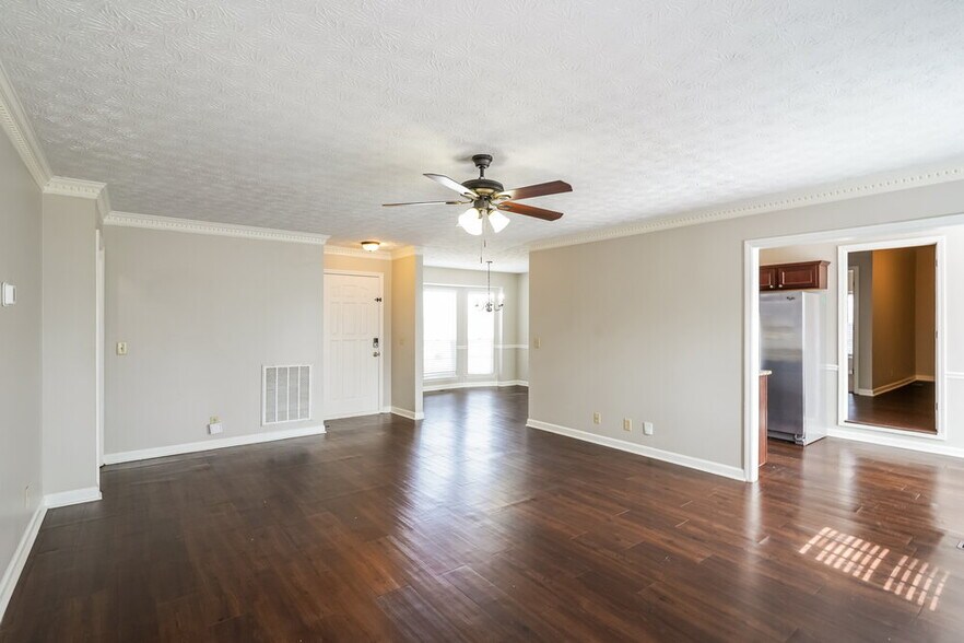 Building Photo - 135 Luna Ln