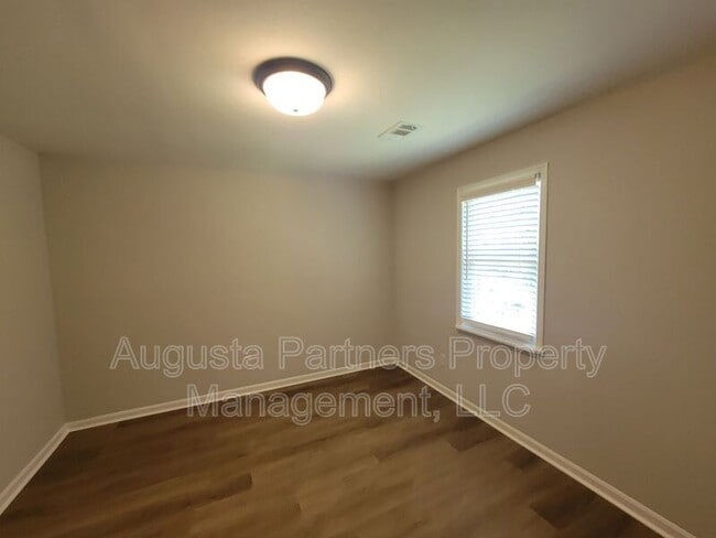 Building Photo - 165 Ashley Cir