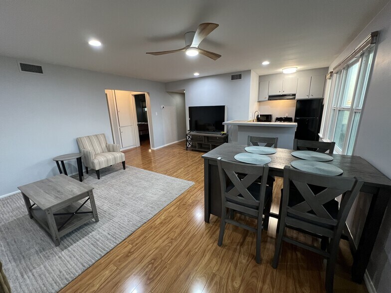 Building Photo - 6726 E Bay Shore Walk