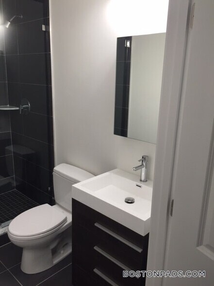 Building Photo - 16 Washburn St