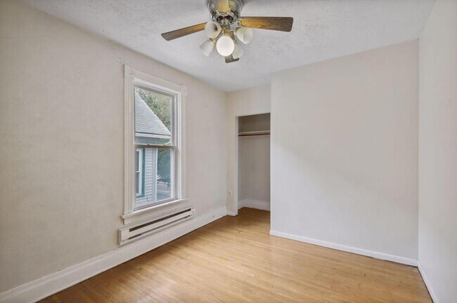 Building Photo - 2515 Lyndale Ave S