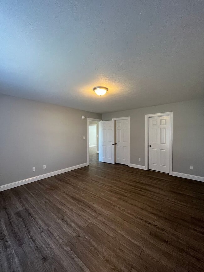 Building Photo - Now Leasing! Move In Ready home with 2 car garage and fenced in backyard!