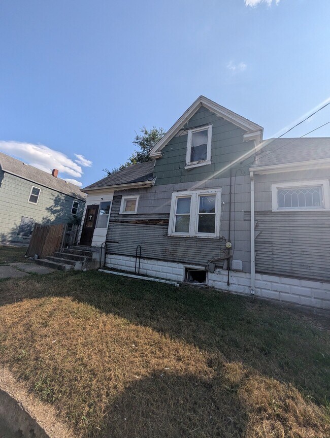 Building Photo - 422 S Louisa St