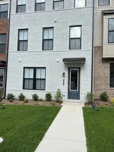 Building Photo - 584 Hazel Dr