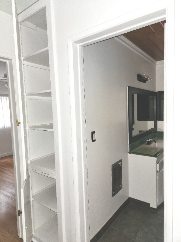 Building Photo - 1850 N La Brea Ave