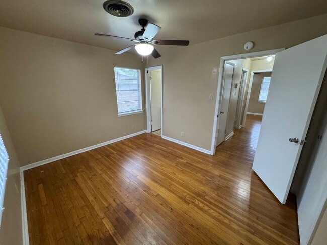 Building Photo - 2318 Mary Ln