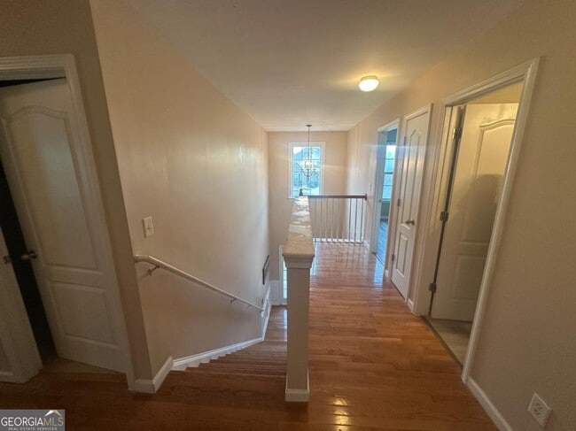 Building Photo - 61 Longwood Ct