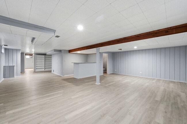 Building Photo - 152 Crestwood Dr