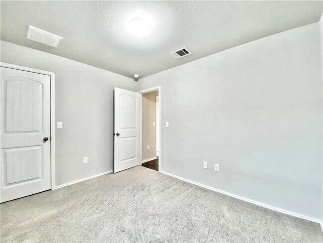 Building Photo - 5905 Ronee Leah Dr