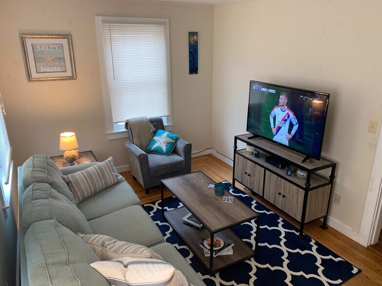 Building Photo - 9 Hammond St