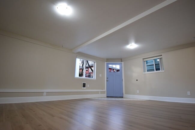 Building Photo - 22-128