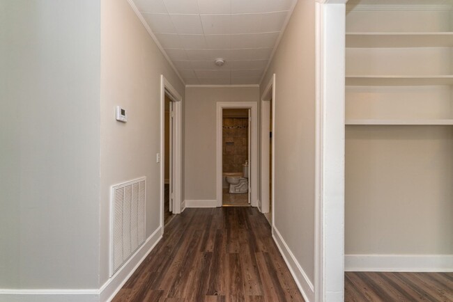 Building Photo - Move-In Ready Comfort – 4 Bed, 2 Bath!