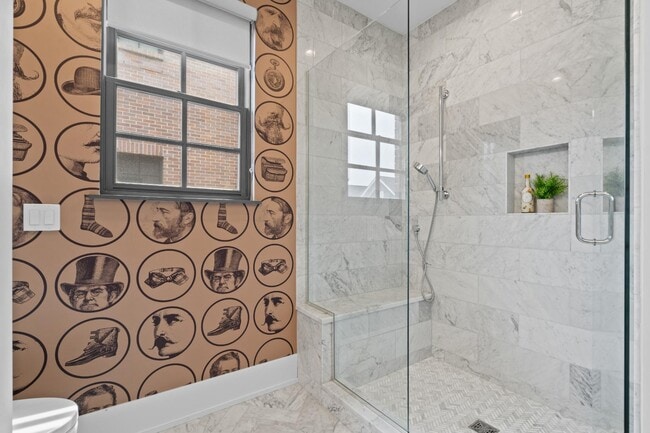 Building Photo - 932 W Eleven Mile Rd