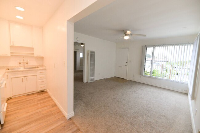 Building Photo - 217 Avenida Cabrillo