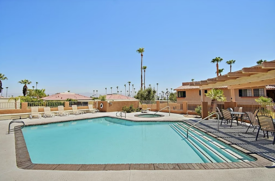 Pool and Jacuzzi - 46375 Ryway Pl