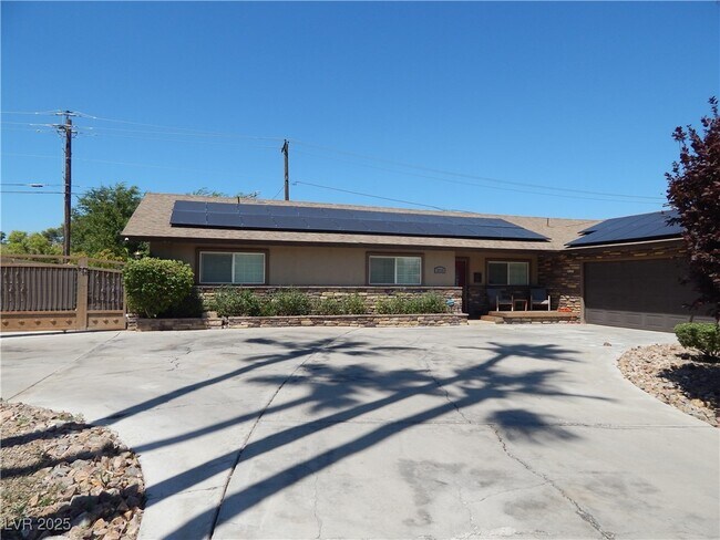 Building Photo - 2712 W Oakey Blvd