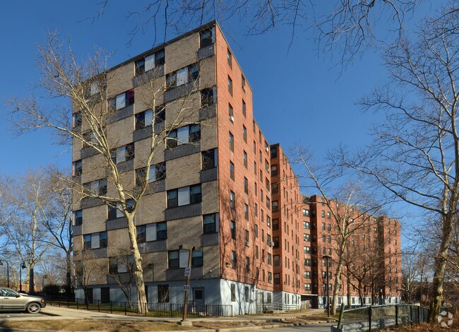 Building Photo - 807 Main St