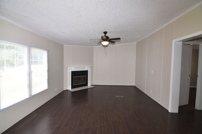 Building Photo - Spacious 3-Bed, 2-Bath Manufactured Home o...